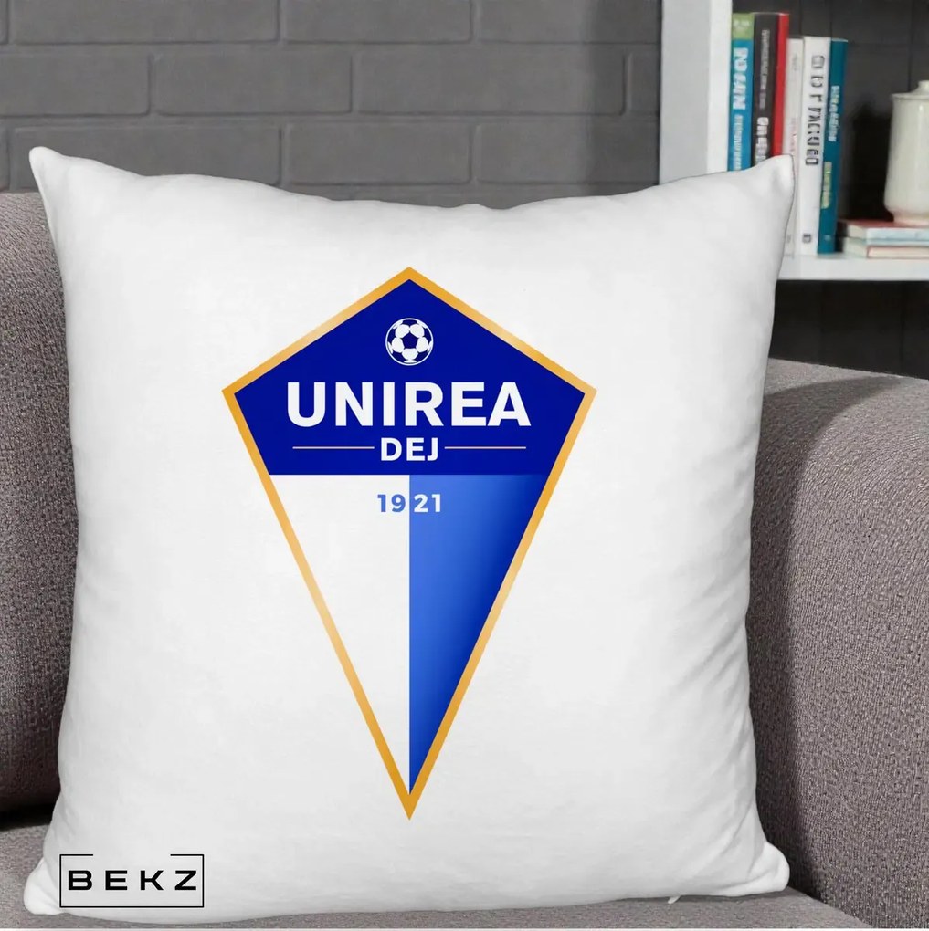 Perna Personalizata Unirea Dej 1921 Fotbal, 40x40 cm, Alb Pufos, Husa Detasabila, Perna Inclusa, BEKZ®