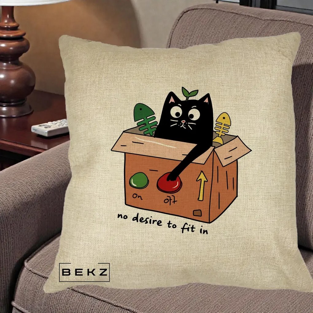 Perna Decorativa Pisica in Cutie No Desire to Fit In, 40x40 cm, Crem, Husa Detasabila, Perna Inclusa, BEKZ®