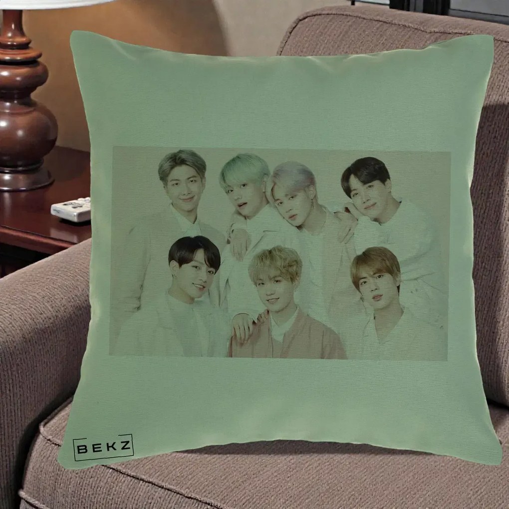 Perna Personalizata K-pop BTS Foto Grup Landscape Pastel, 40x40 cm, Verde, Husa Detasabila, Perna Inclusa, BEKZ®