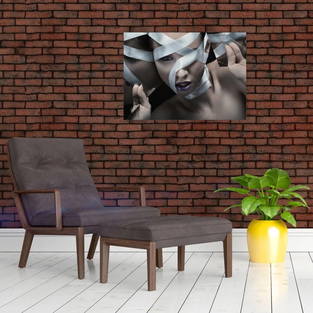 Tablou pe sticlă cu femeie și panglică (70x50 cm)