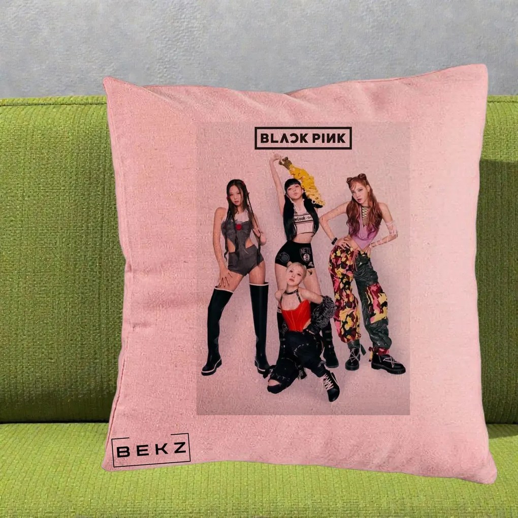 Perna Personalizata K-pop BLACKPINK Fotografie Grup Tinute Edgy, 40x40 cm, Roz, Husa Detasabila, Perna Inclusa, BEKZ®
