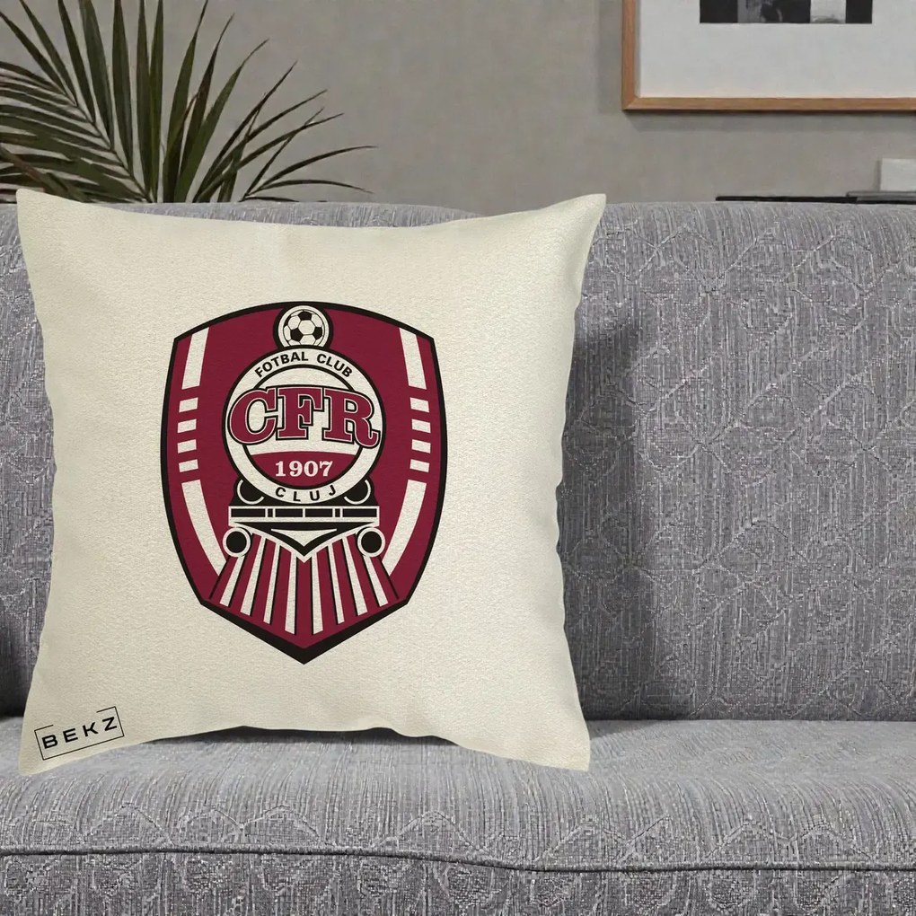 Perna Personalizata CFR Cluj Fotbal Club 1907, 40x40 cm, Ecru, Husa Detasabila, Perna Inclusa, BEKZ®