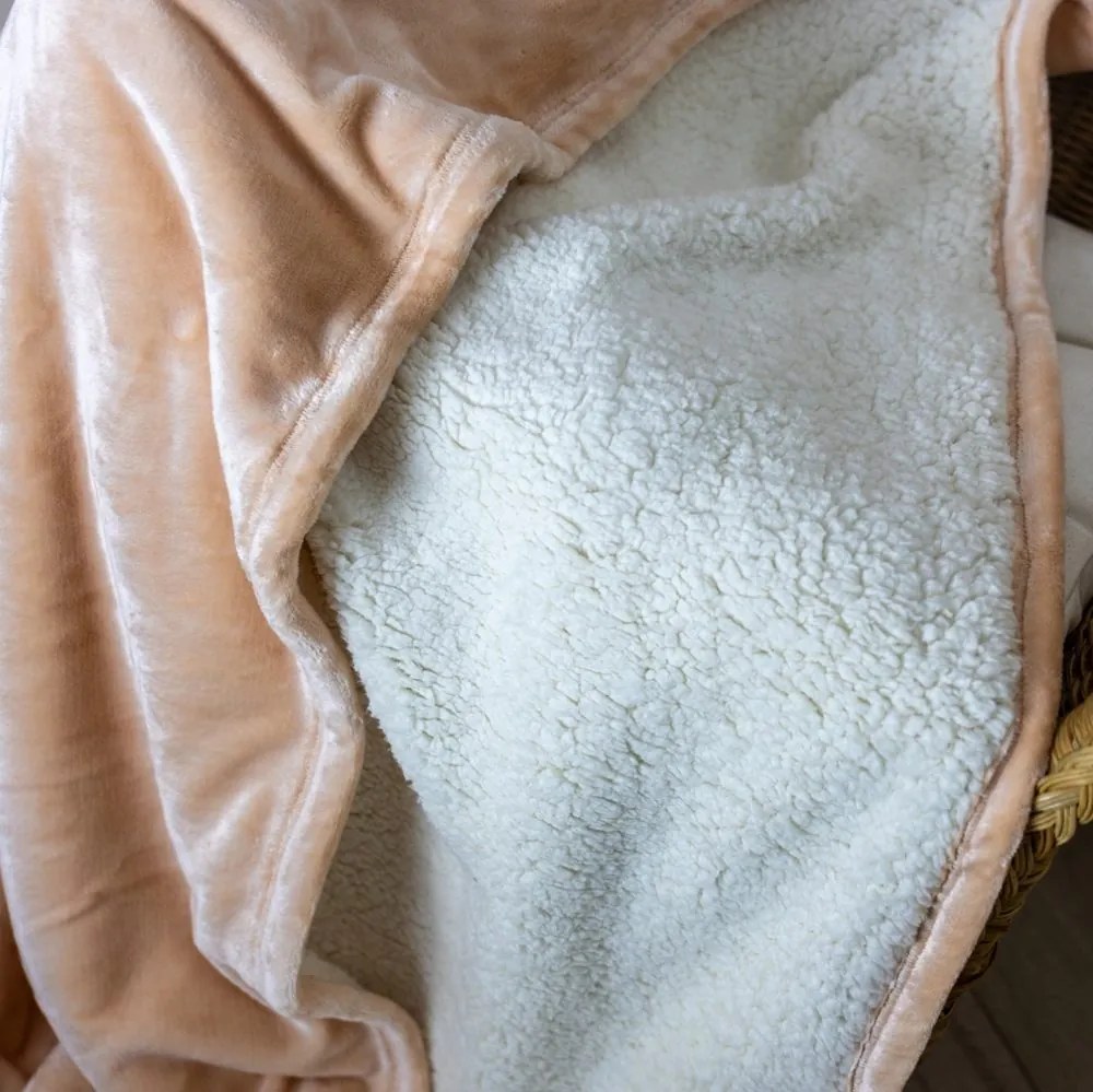 Pătură din microflanel cu imitație de mielușel