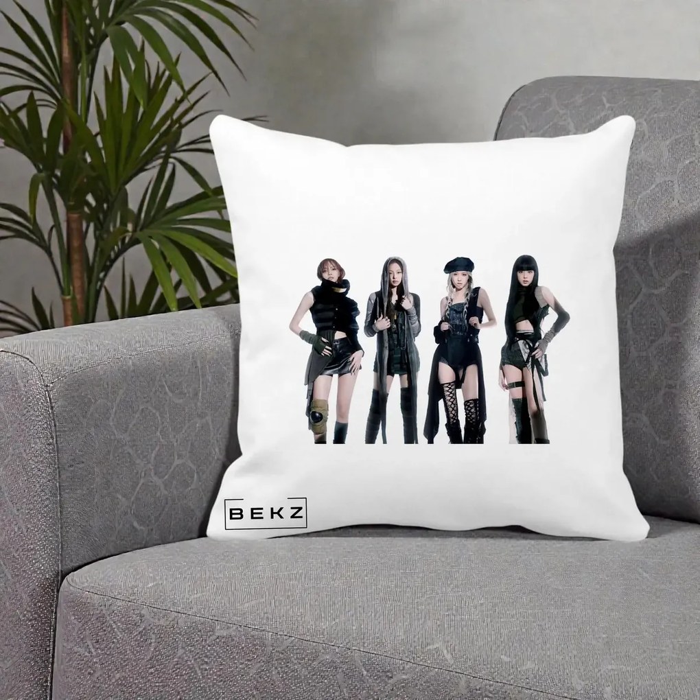 Perna Personalizata K-pop BLACKPINK Tinute Negre Elegante Grup, 40x40 cm, Alba Mata, Husa Detasabila, Perna Inclusa, BEKZ®