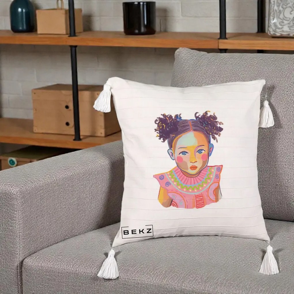 Perna Decorativa Fetita Vesela Portret Colorat, 40x40 cm, Bej cu Franjuri, Husa Detasabila, Perna Inclusa, BEKZ®