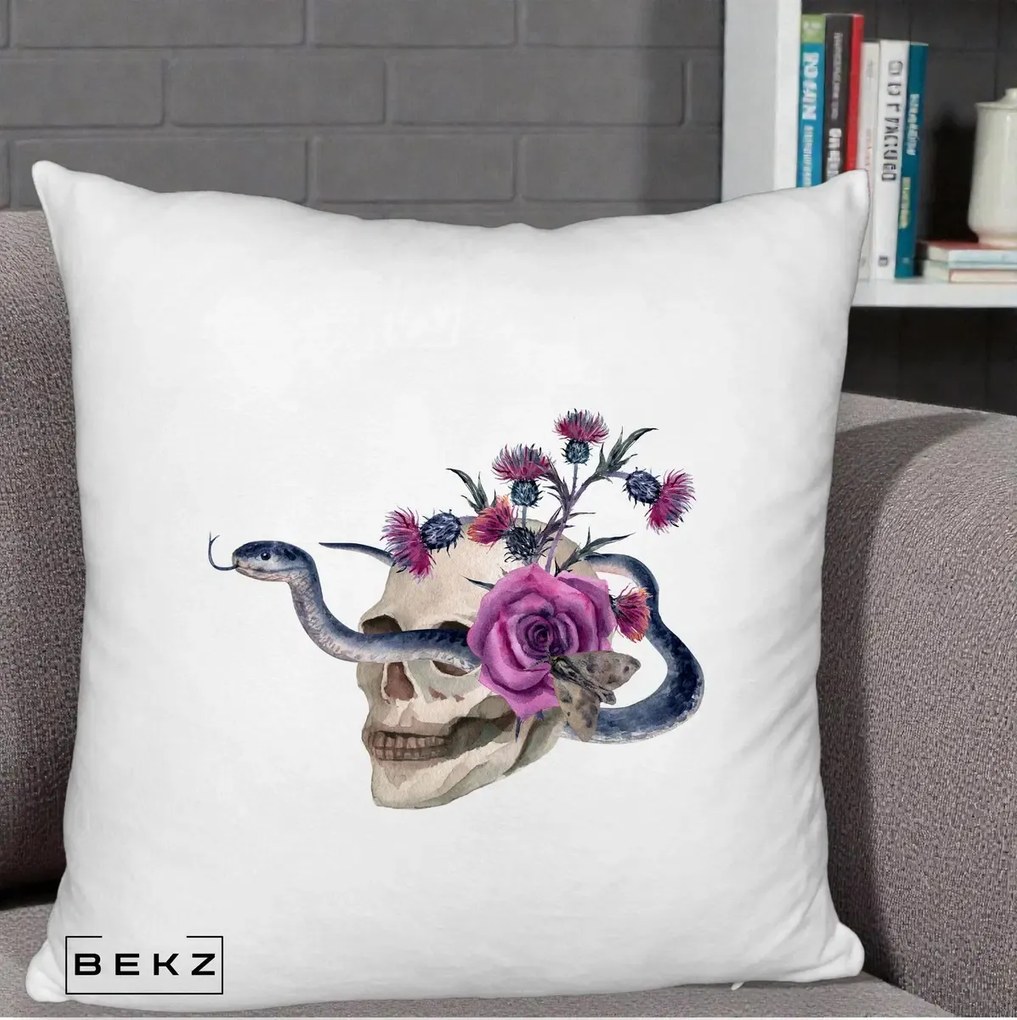 Perna Decorativa Craniu cu Sarpe si Trandafiri Gothic, 40x40 cm, Alb Pufos, Husa Detasabila, Perna Inclusa, BEKZ®