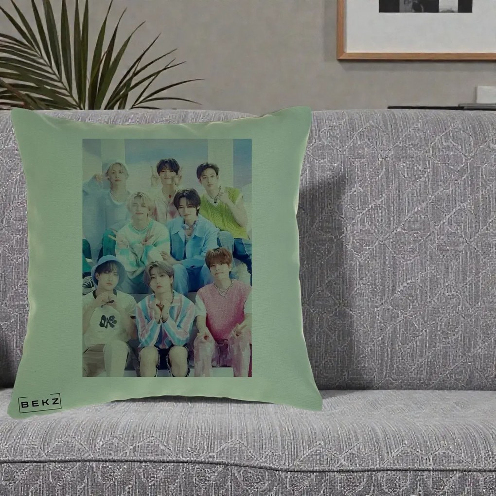Perna Personalizata K-Pop Grup Foto Pasteluri cu 8 Artisti, 40x40 cm, Verde, Husa Detasabila, Perna Inclusa, BEKZ®