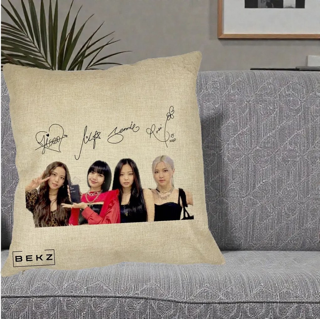 Perna Personalizata K-pop BLACKPINK Semnaturi, 40x40 cm, Crem, Husa Detasabila, Perna Inclusa, BEKZ®