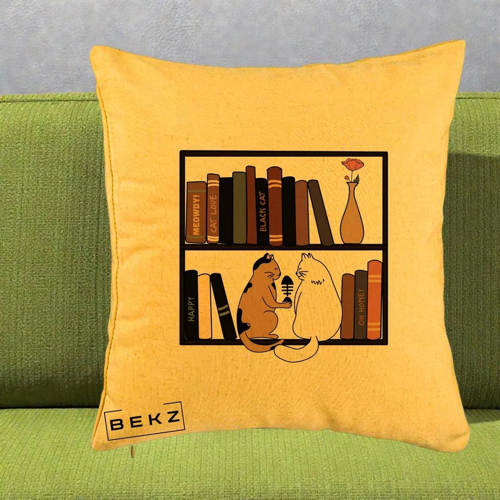 Perna Personalizata Pisici si Carti pe Raft, 40x40 cm, Galben, Husa Detasabila, Perna Inclusa, BEKZ®