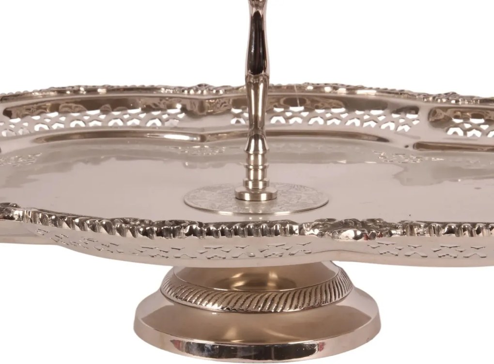 Etajeră pentru prăjituri cu 3 niveluri, din alamă lucrată manual, argintie, aspect vintage, cu platouri ovale cu margini decupate și mâner decorativ,