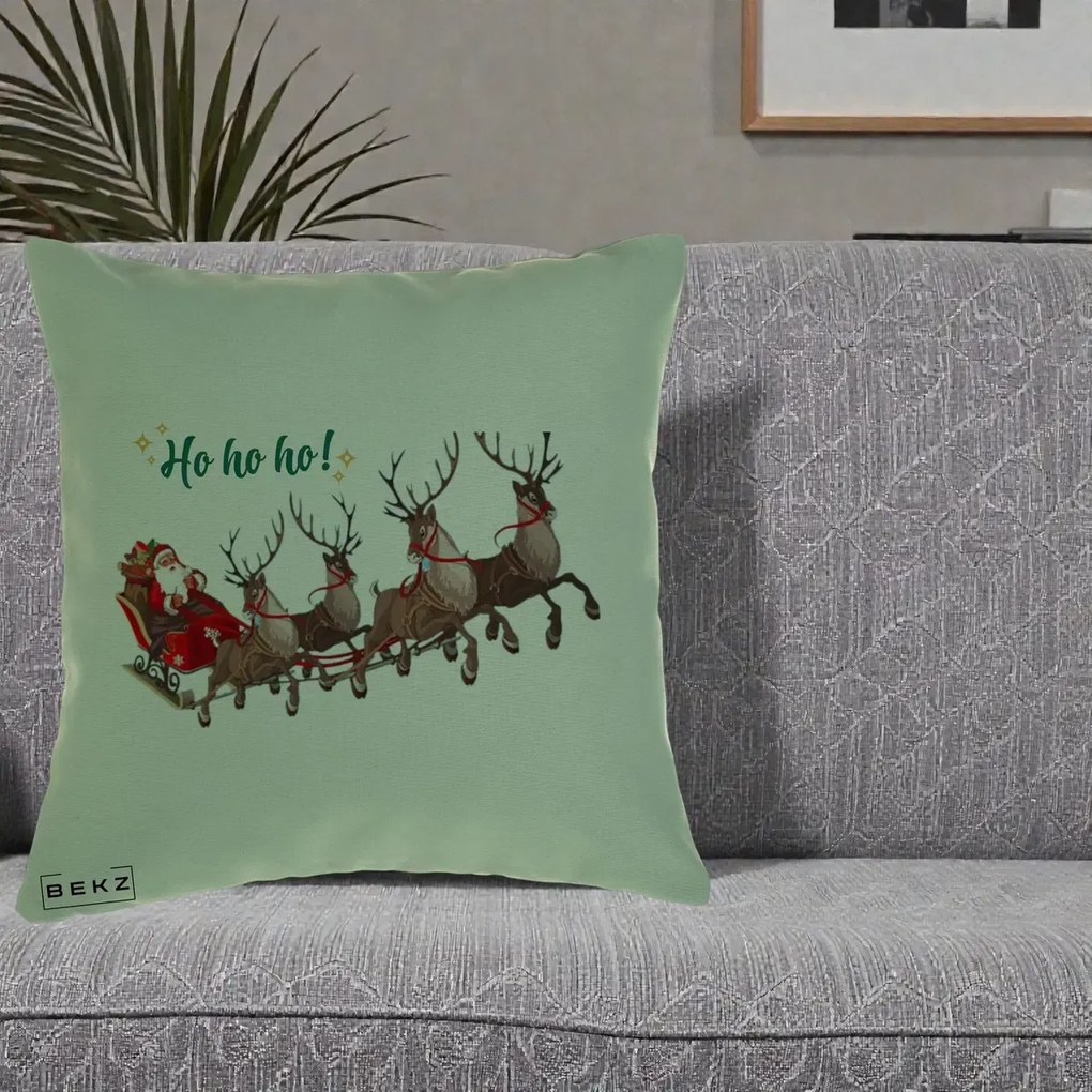Perna Decorativa Ho Ho Ho Mos Craciun cu Sanie si Reni, 40x40 cm, Verde, Husa Detasabila, Perna Inclusa, BEKZ®