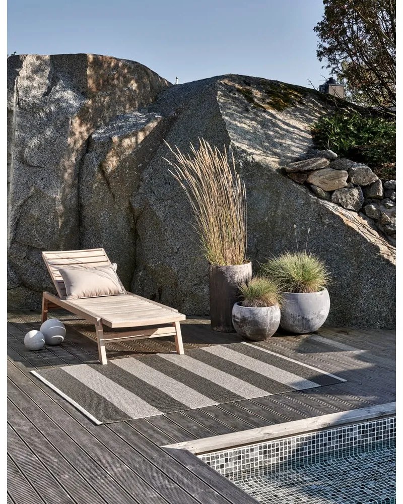 Covor tip traversă pentru interior și exterior gri antracit/crem 70x150 cm Bob Charcoal Linen – Pappelina