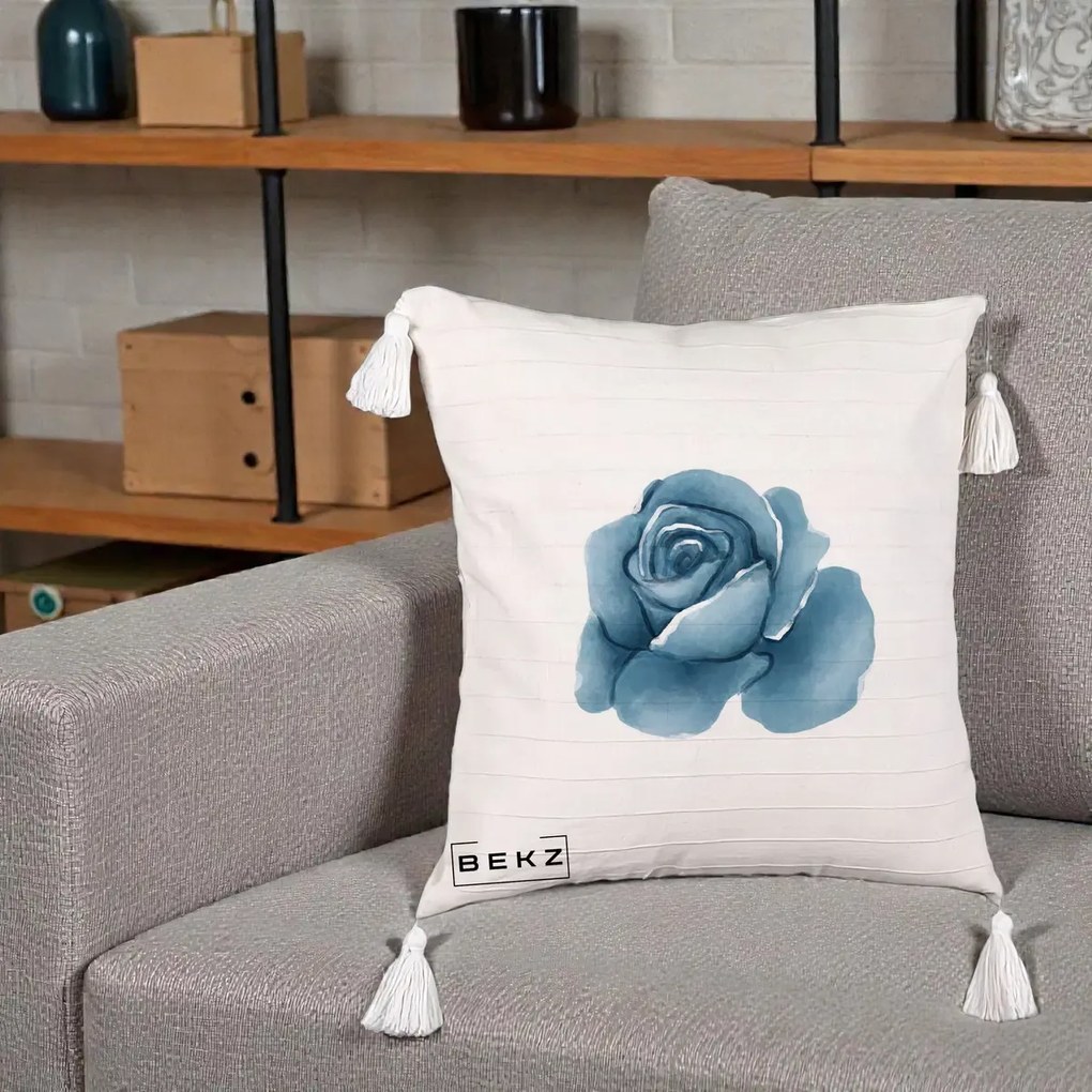Perna Decorativa Trandafir Albastru Acuarela, 40x40 cm, Bej cu Franjuri, Husa Detasabila, Perna Inclusa, BEKZ®