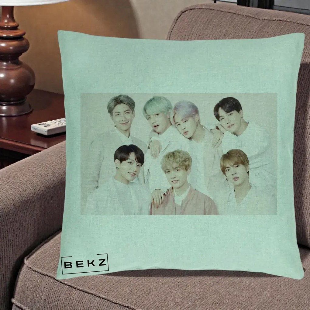 Perna Personalizata K-pop BTS Foto Grup Landscape Pastel, 40x40 cm, Verde Menta, Husa Detasabila, Perna Inclusa, BEKZ®