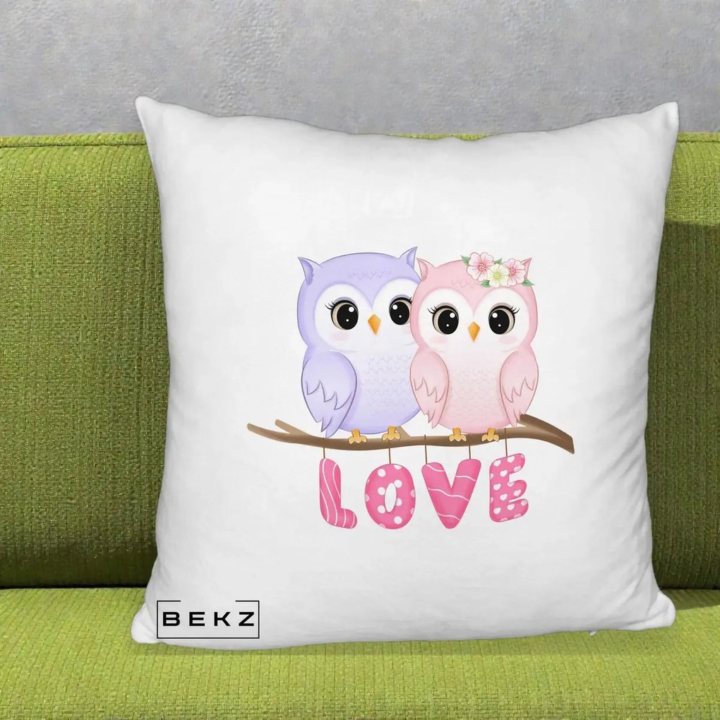 Perna Decorativa Love Bufnite Indragostite pe Crenguta Roz si Mov, 40x40 cm, Alb Pufos, Husa Detasabila, Perna Inclusa, BEKZ®