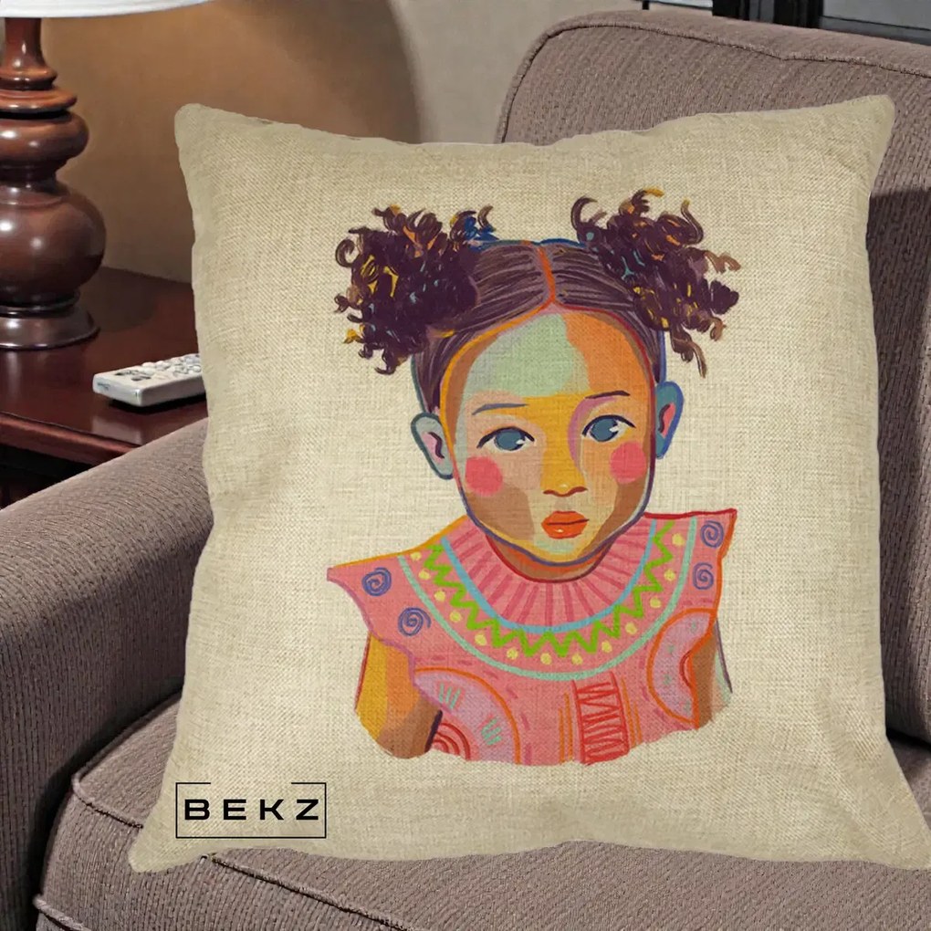 Perna Decorativa Fetita Vesela Portret Colorat, 40x40 cm, Crem, Husa Detasabila, Perna Inclusa, BEKZ®