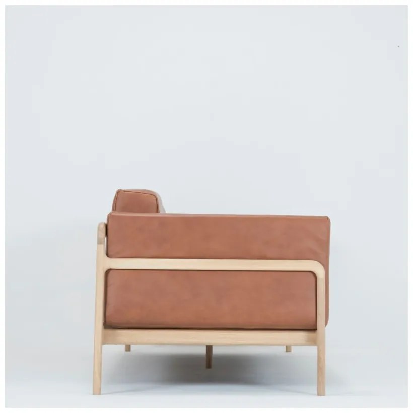 Canapea din piele bovină cu structură din lemn masiv de stejar Gazzda Fawn, 240 cm, maro cognac