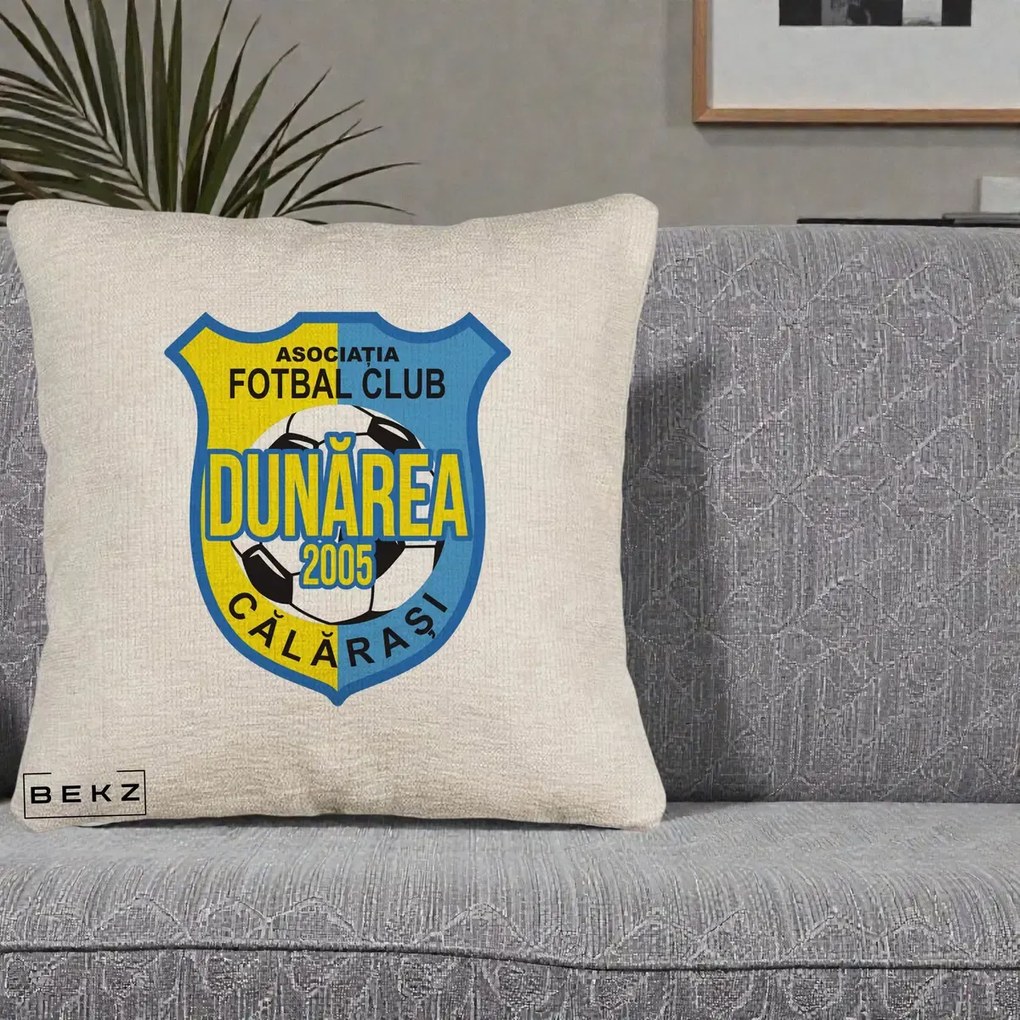 Perna Personalizata AFC Dunarea Calarasi 2005 Fotbal, 40x40 cm, Bej Canapea, Husa Detasabila, Perna Inclusa, BEKZ®