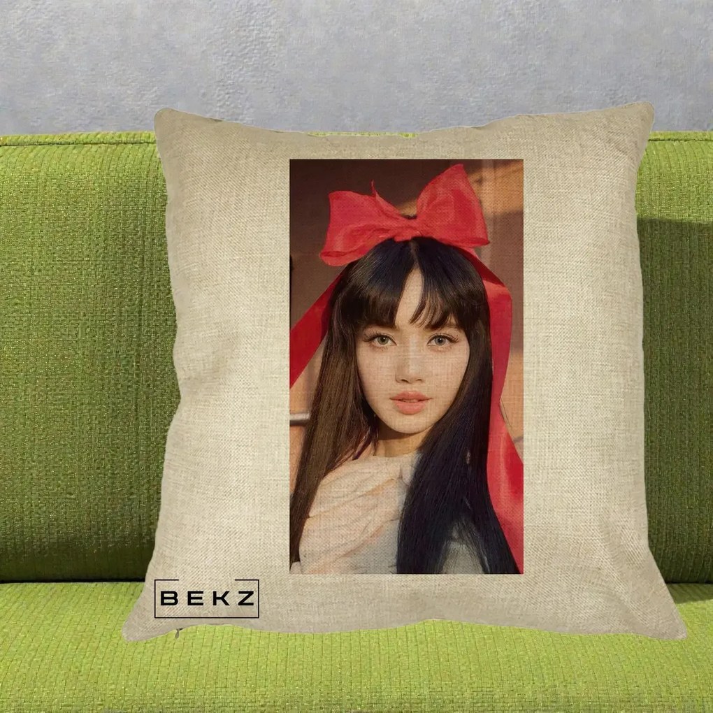 Perna Personalizata K-pop BLACKPINK Rose cu Funda Rosie, 40x40 cm, Crem, Husa Detasabila, Perna Inclusa, BEKZ®