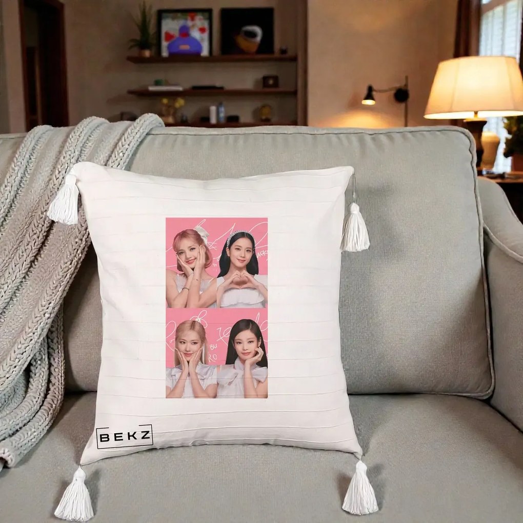 Perna Personalizata K-pop BLACKPINK Colaj Roz, 40x40 cm, Bej cu Franjuri, Husa Detasabila, Perna Inclusa, BEKZ®