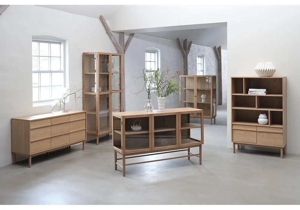 Vitrină în culoare naturală din lemn masiv de stejar 190x90 cm Elba – Unique Furniture