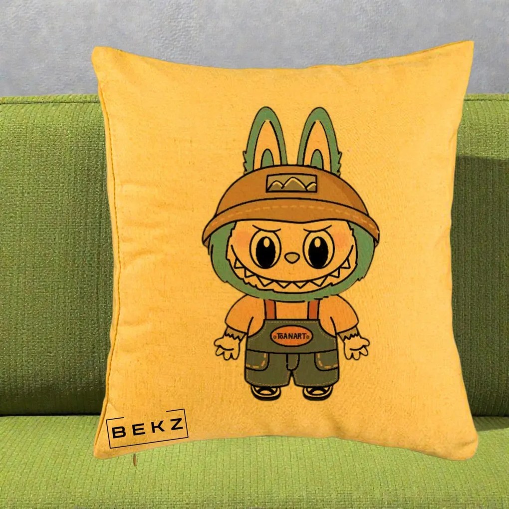 Perna Personalizata Labubu Toanart Blugi, 40x40 cm, Galben, Husa Detasabila, Perna Inclusa, BEKZ®