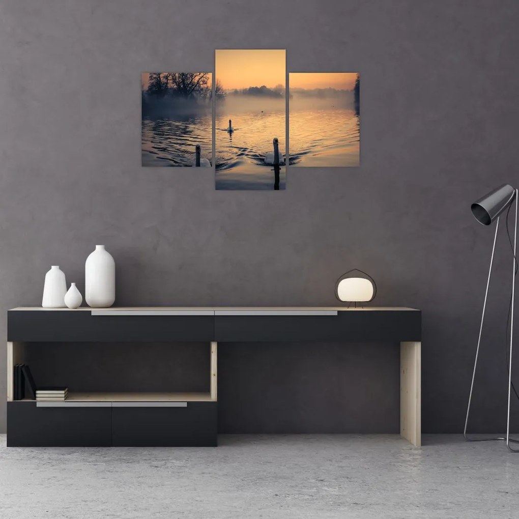 Tablou cu lebăde pe apă în ceață (90x60 cm)