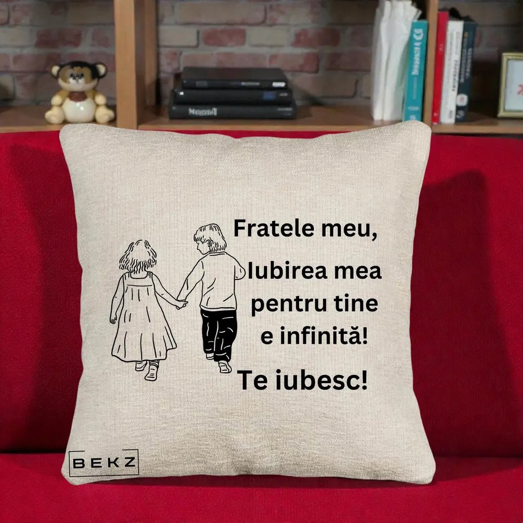 Cadou pentru Frate - Perna Personalizata Fratele Meu Te Iubesc Copii Tinand Maini Varianta 2, 40x40 cm, Bej Canapea, Husa Detasabila, Perna Inclusa, BEKZ®