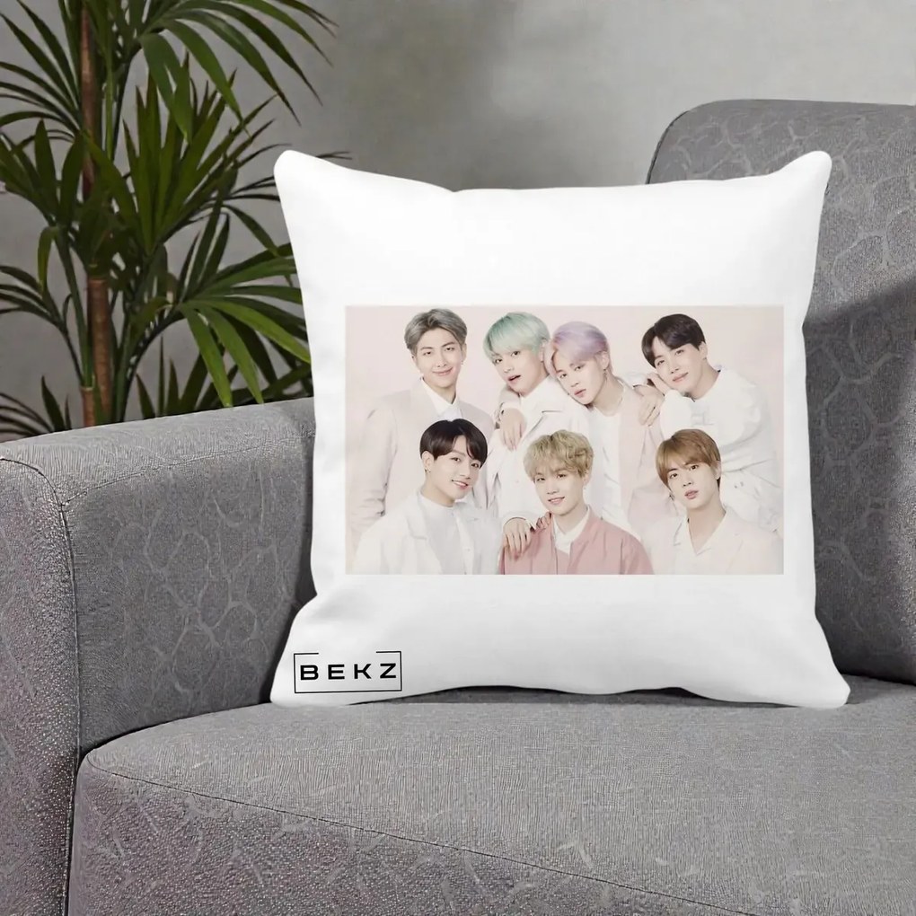 Perna Personalizata K-pop BTS Foto Grup Landscape Pastel, 40x40 cm, Alba Mata, Husa Detasabila, Perna Inclusa, BEKZ®
