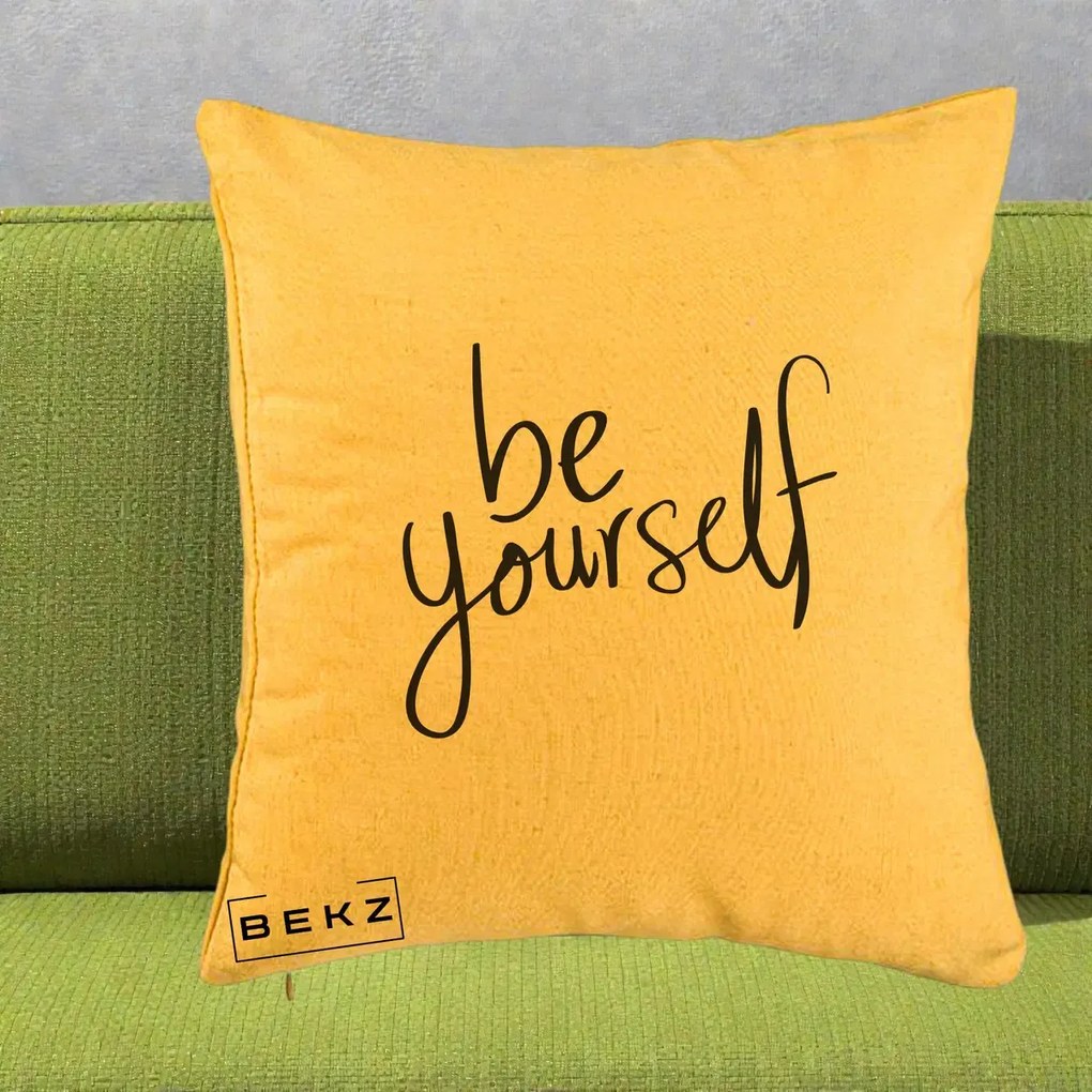 Perna Decorativa Be Yourself Caligrafie Neagra, 40x40 cm, Galben, Husa Detasabila, Perna Inclusa, BEKZ®