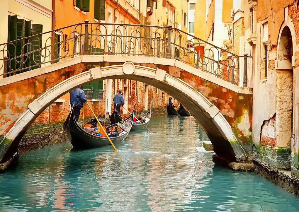 Fototapet. Gondole pe apa. Canal Venetian, Italia.  Art.060010