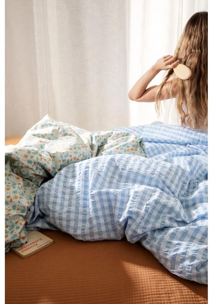 Lenjerie de pat albă/albastru-deschis din țesătură crep pentru pat de o persoană/extinsă 140x220 cm Bæk&amp;Bølge – JUNA