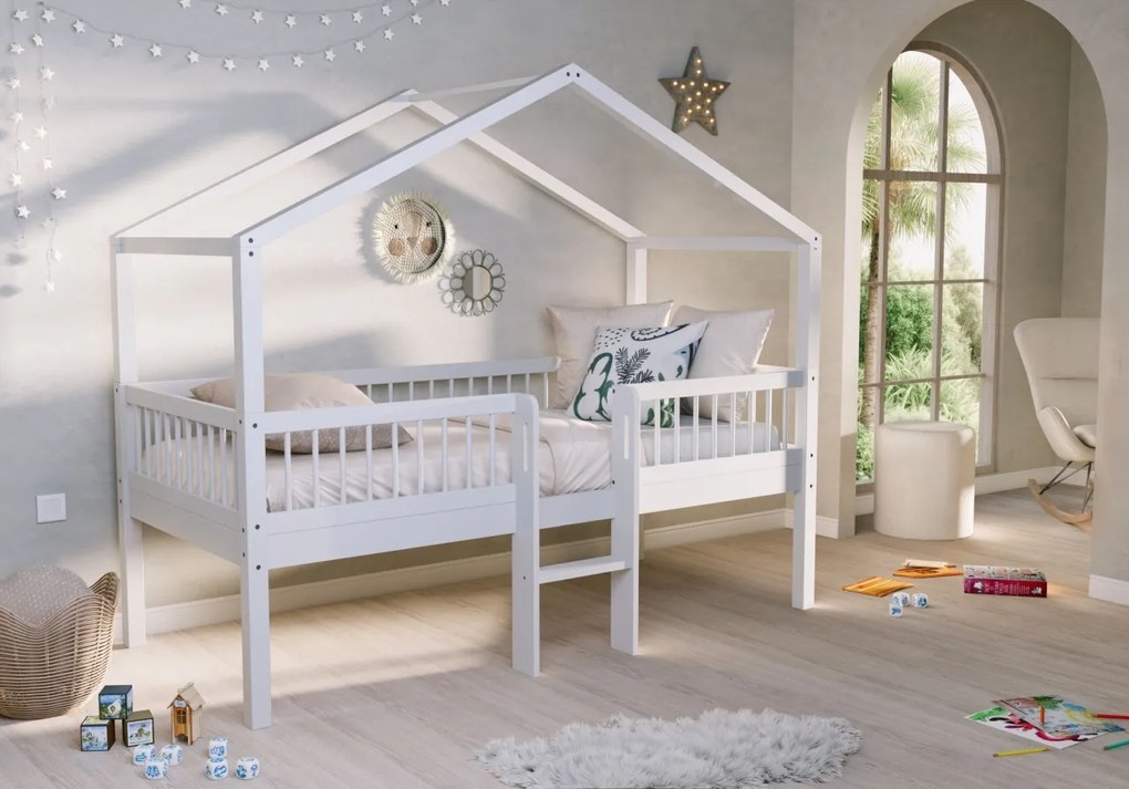 Pat Casă Înălțat Forrest Beech 90x200 cm, pentru Camera Copii, din Lemn de Fag Lăcuit Alb, cu Scară și Set Textil – Vipack