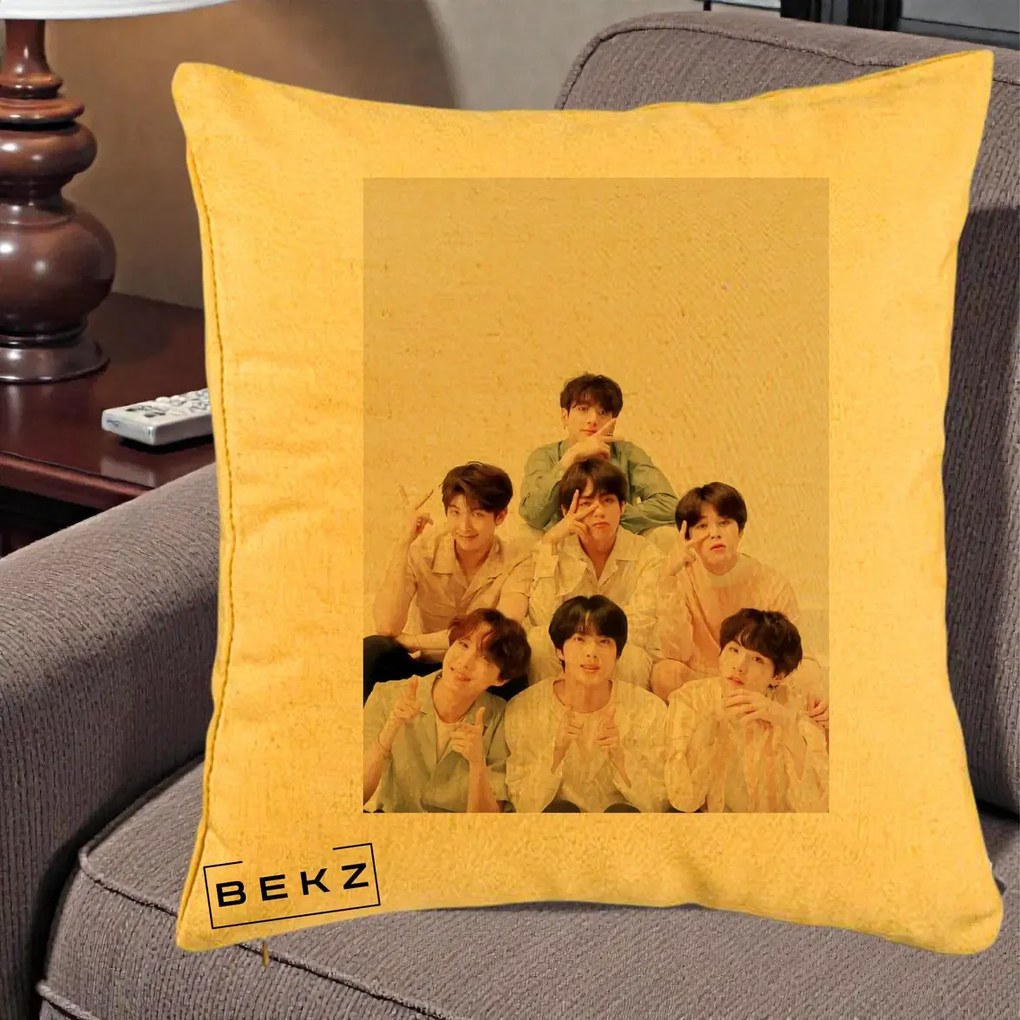 Perna Personalizata K-pop BTS Foto Grup Pastel, 40x40 cm, Galben, Husa Detasabila, Perna Inclusa, BEKZ®