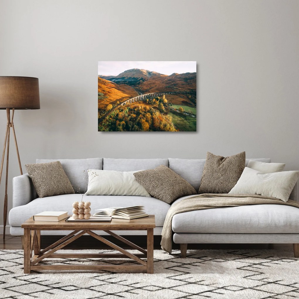 Tablou pe sticlă cu pod în valea din Scoția (70x50 cm)
