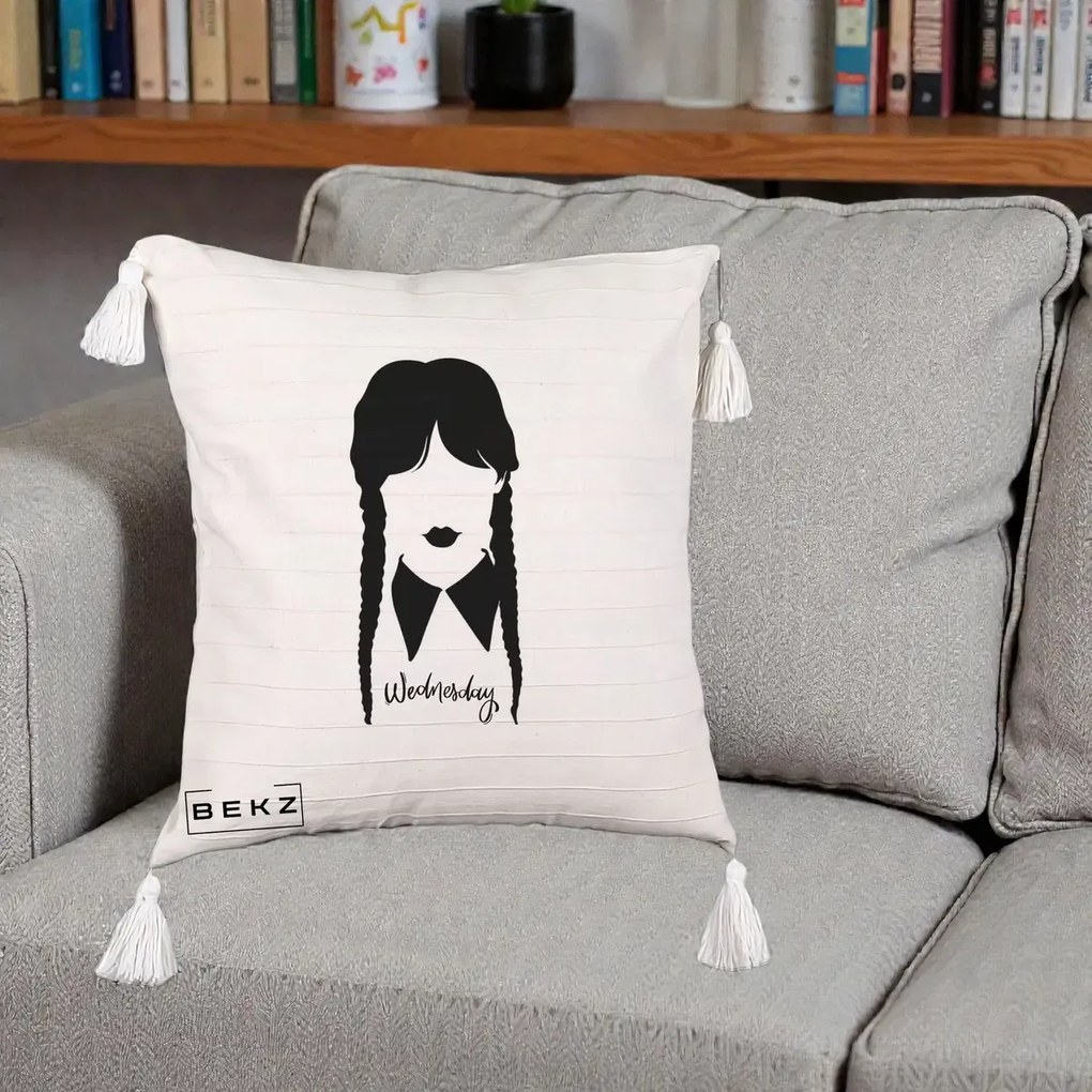 Perna Personalizata Wednesday Addams Silueta Alb-Negru, 40x40 cm, Bej cu Franjuri, Husa Detasabila, Perna Inclusa, BEKZ®