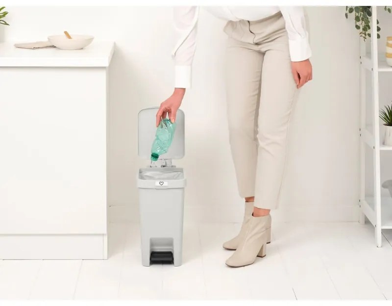 Coș cu pedală Brabantia StepUp 1008476, 10 L, Materiale ecologice, Deschidere mare, Gri deschis