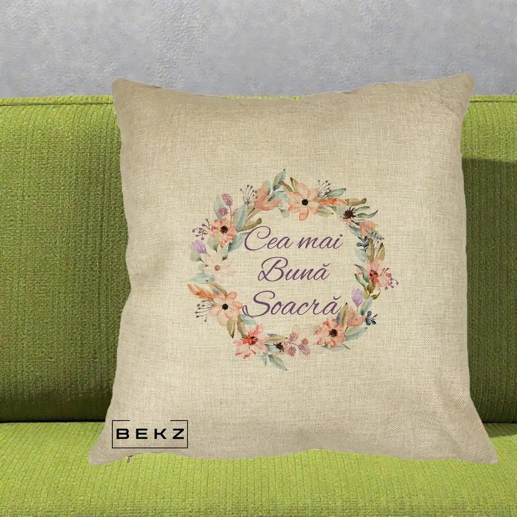 Cadou pentru Soacra - Perna Personalizata Cea mai Buna Soacra cu Coronita Flori Boho Pastel, 40x40 cm, Crem, Husa Detasabila, Perna Inclusa, BEKZ®