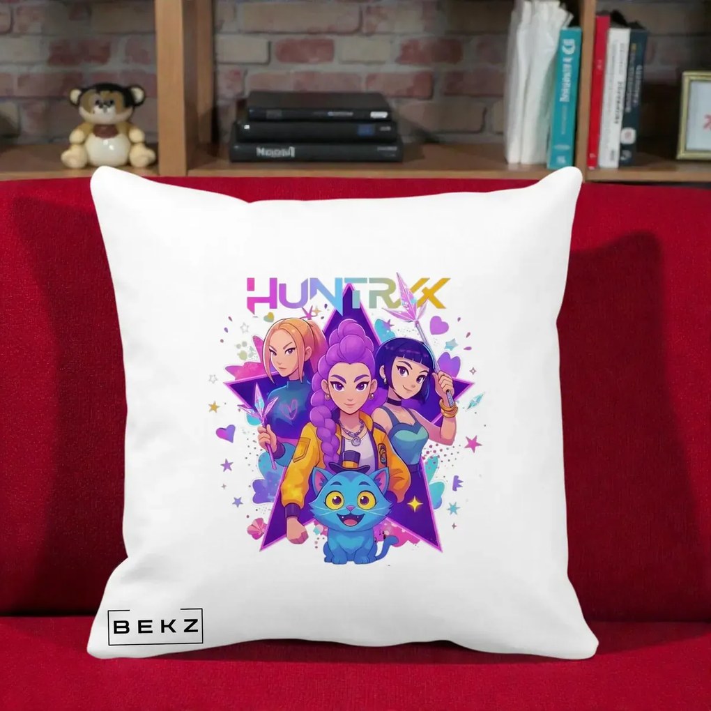 Perna Personalizata K-pop HUNTRX Trio cu Pisica Stele, 40x40 cm, Alba Mata, Husa Detasabila, Perna Inclusa, BEKZ®