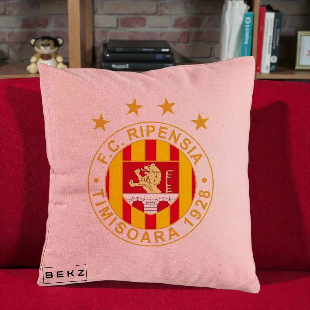 Perna Personalizata FC Ripensia Timisoara 1928, 40x40 cm, Roz, Husa Detasabila, Perna Inclusa, BEKZ®