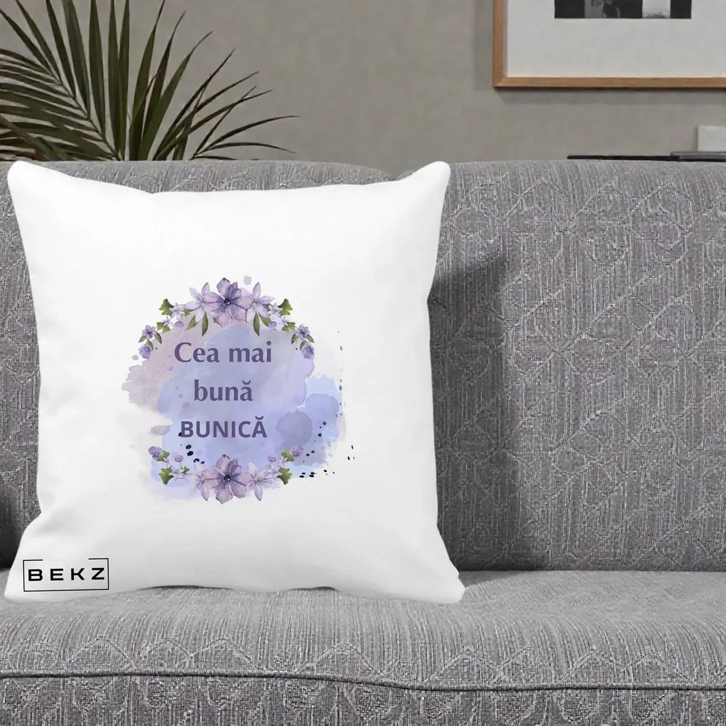 Cadou pentru Bunica - Perna Personalizata Cea Mai Buna Bunica Flori Mov Acuarela Negru, 40x40 cm, Alba Mata, Husa Detasabila, Perna Inclusa, BEKZ®