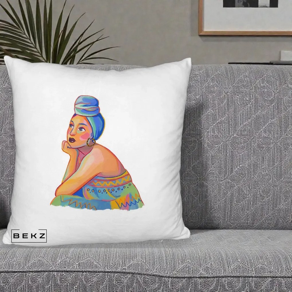 Perna Decorativa Portret Femeie Contemplativa, 40x40 cm, Alb Pufos, Husa Detasabila, Perna Inclusa, BEKZ®