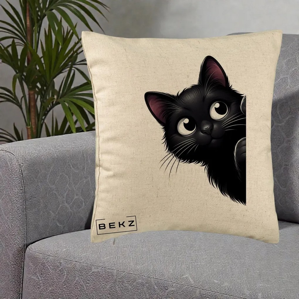 Perna Decorativa Pisica Neagra Dragalasa Curioasa, 40x40 cm, Bej, Husa Detasabila, Perna Inclusa, BEKZ®