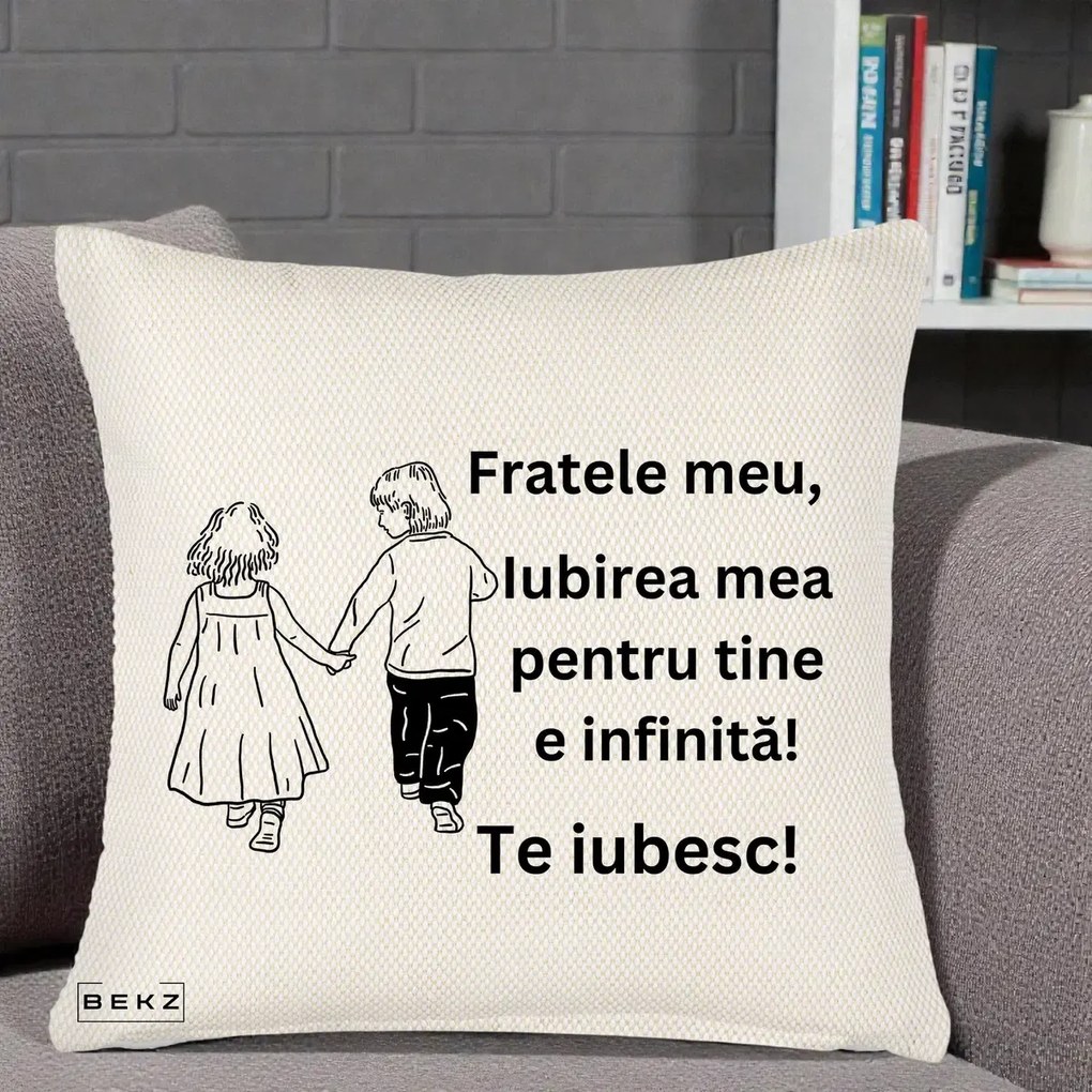 Cadou pentru Frate - Perna Personalizata Fratele Meu Te Iubesc Copii Tinand Maini Varianta 2, 40x40 cm, Crem Reliefat, Husa Detasabila, Perna Inclusa, BEKZ®