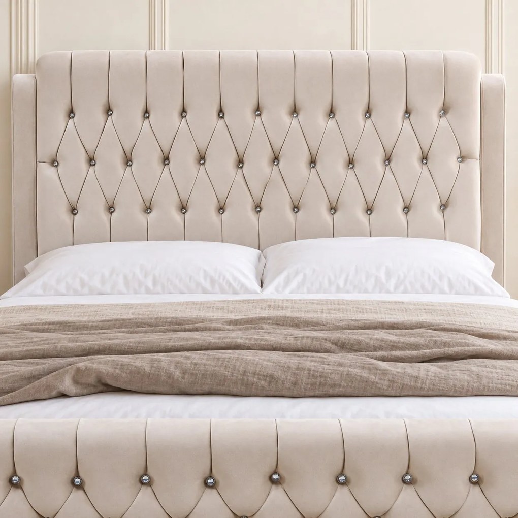 Pat tapițat Chesterfield din catifea Aveline Deluxe 140×200 cm, crem, cu ladă de depozitare