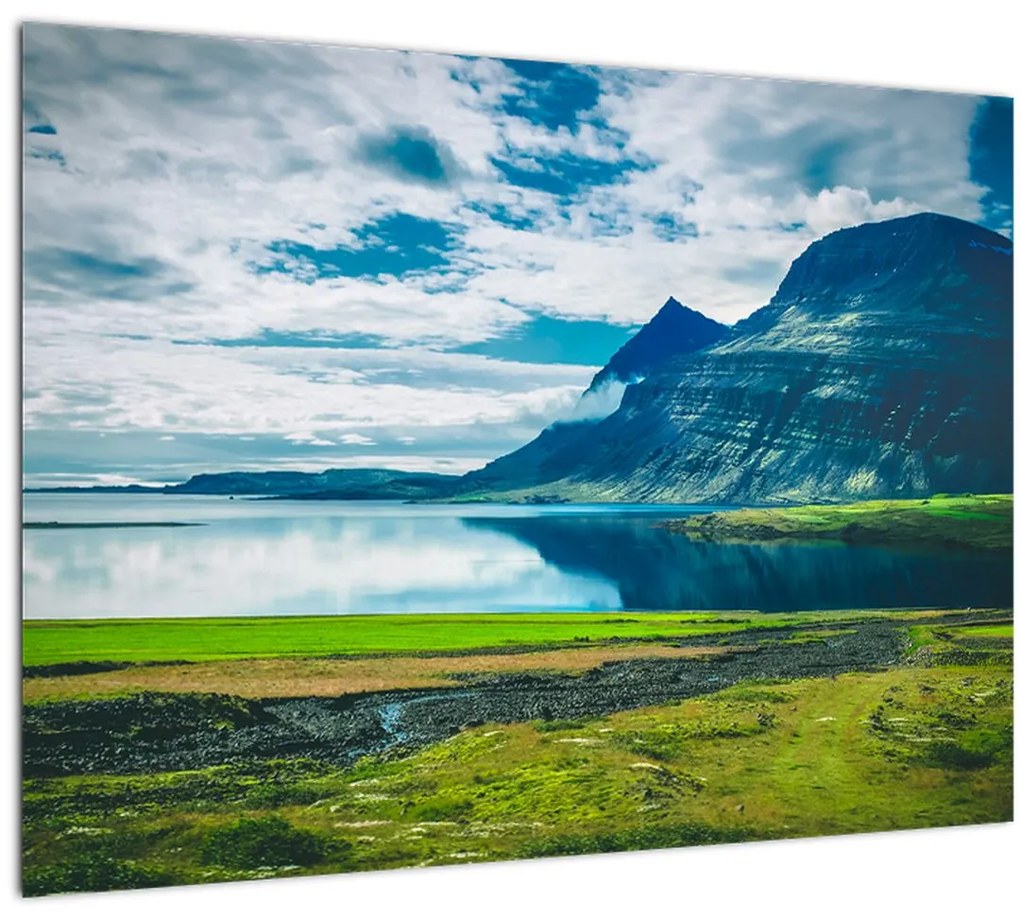 Tablou pe sticlă cu lac și munți (70x50 cm)