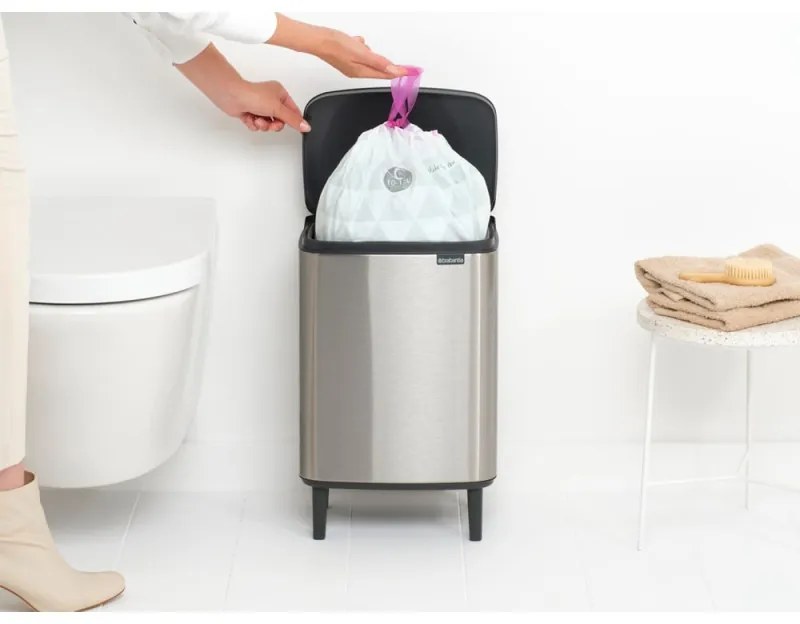 Cos de gunoi Brabantia Bo Small Hi 1006650, 12 l, Deschidere lina si silentioasa, Baza antiderapanta, Rezistent la amprente, Inox