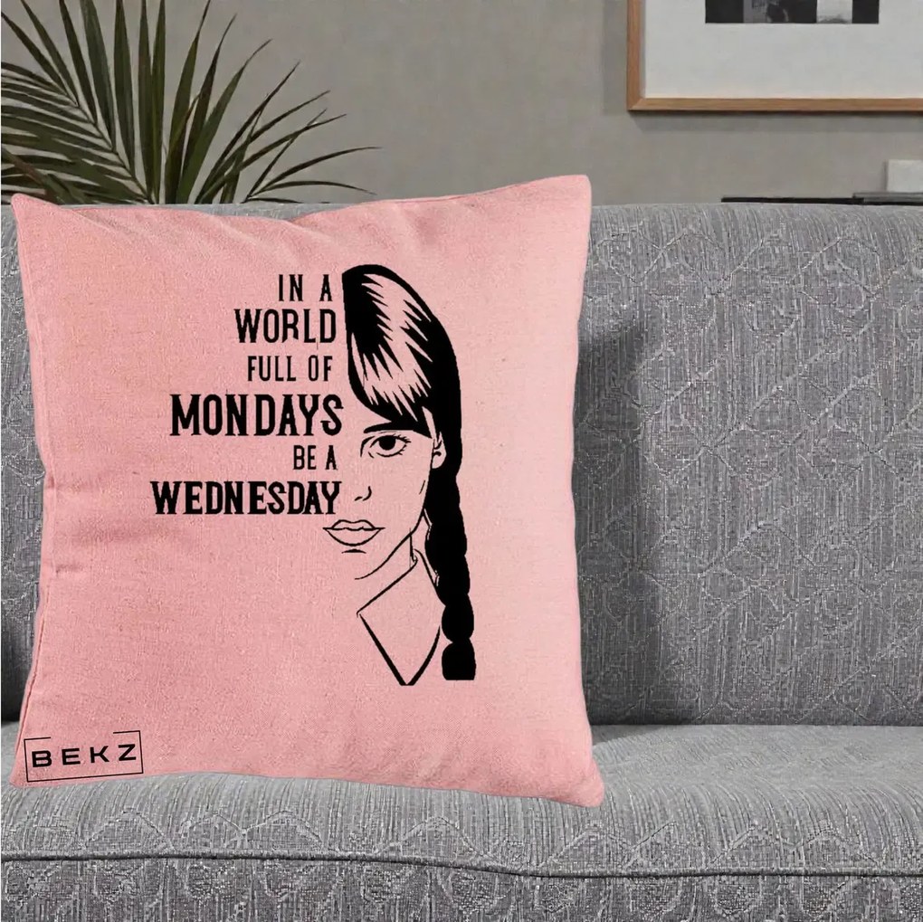 Perna Personalizata Wednesday Be a Wednesday, 40x40 cm, Roz, Husa Detasabila, Perna Inclusa, BEKZ®