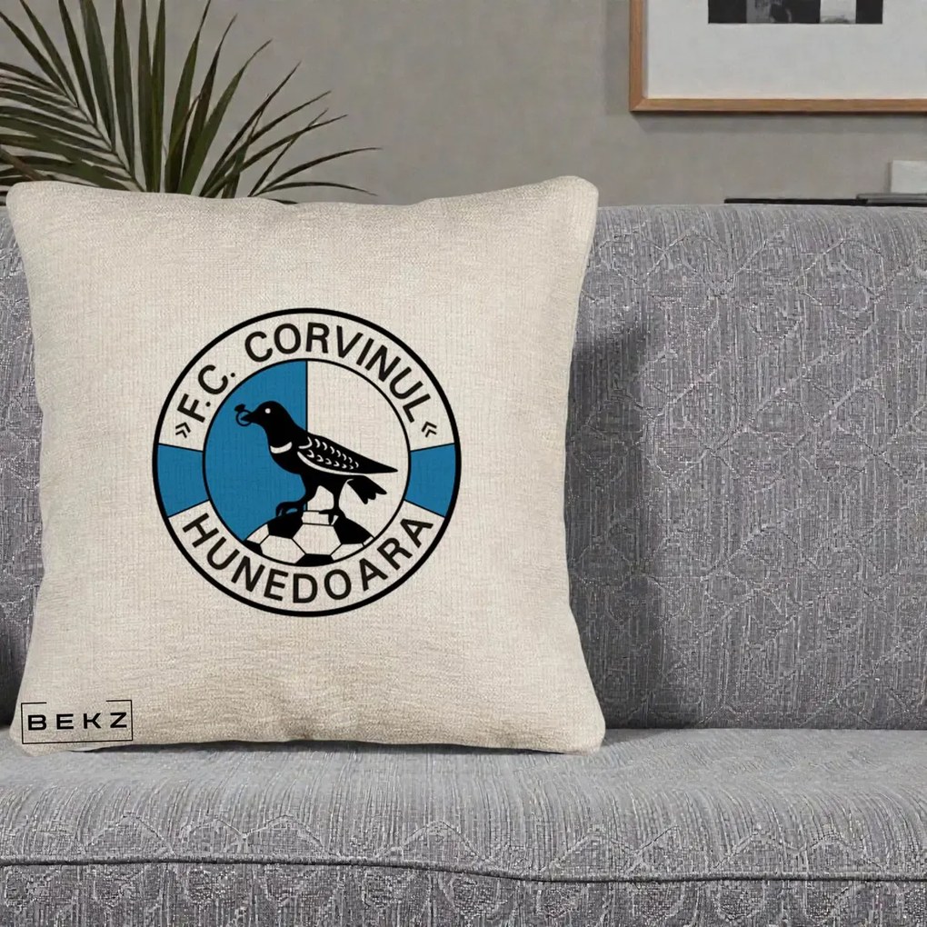Perna Personalizata FC Corvinul Hunedoara Fotbal, 40x40 cm, Bej Canapea, Husa Detasabila, Perna Inclusa, BEKZ®