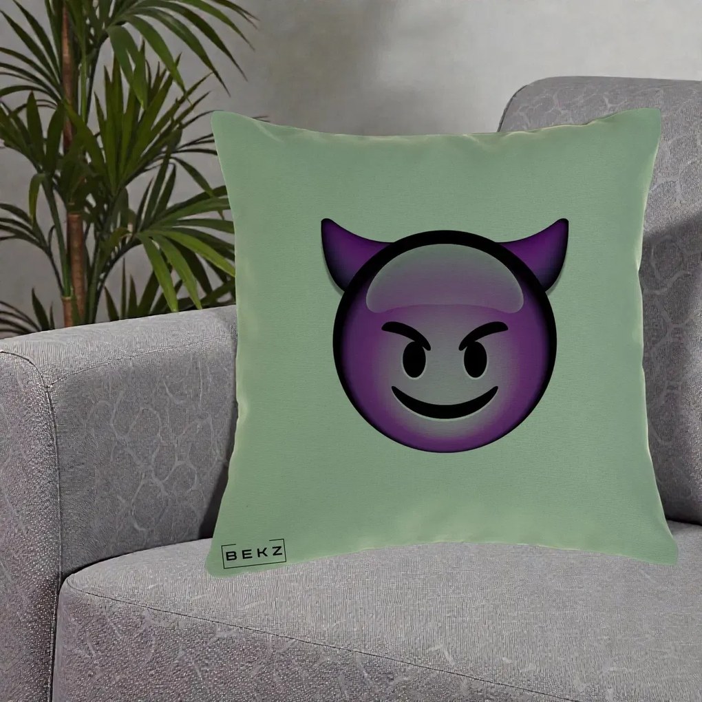 Perna Decorativa Emoji Diavol Mov, 40x40 cm, Verde, Husa Detasabila, Perna Inclusa, BEKZ®